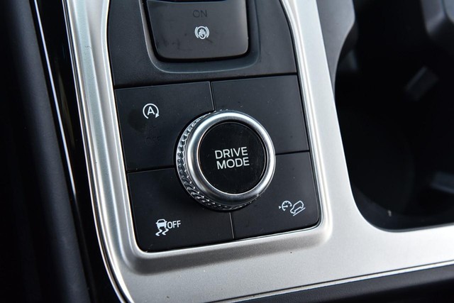 Ford Explorer Vehicle Image 17