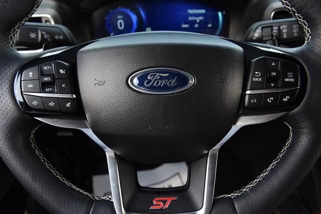 Ford Explorer Vehicle Image 18