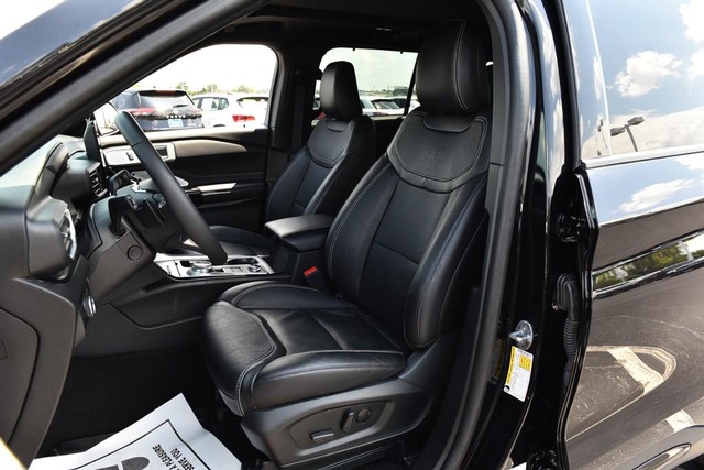 Ford Explorer Vehicle Image 19