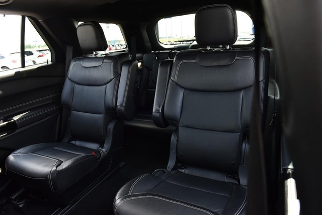 Ford Explorer Vehicle Image 22