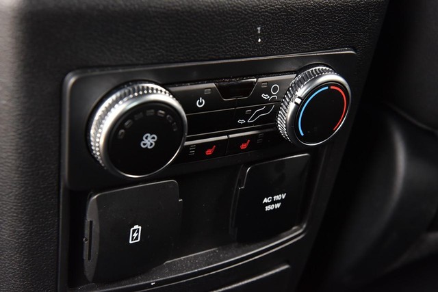 Ford Explorer Vehicle Image 23