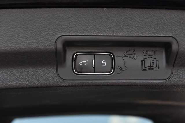 Ford Explorer Vehicle Image 26