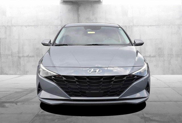 Hyundai Elantra Vehicle Image 04