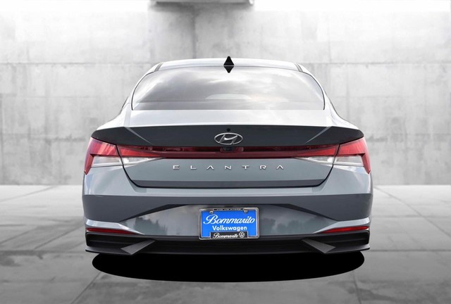 Hyundai Elantra Vehicle Image 06
