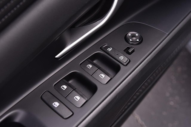 Hyundai Elantra Vehicle Image 08