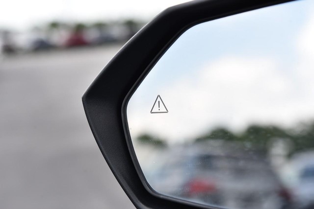 Hyundai Elantra Vehicle Image 09