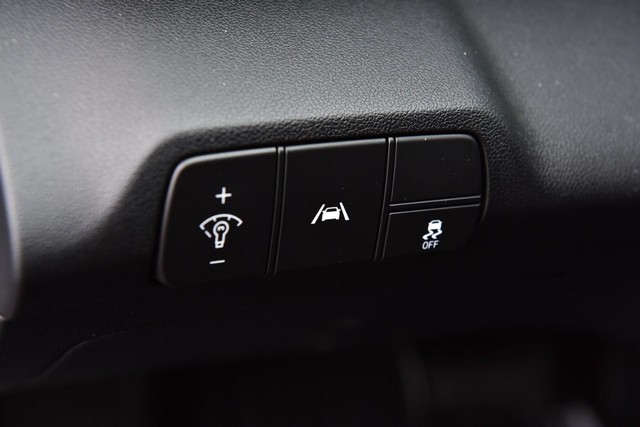 Hyundai Elantra Vehicle Image 10