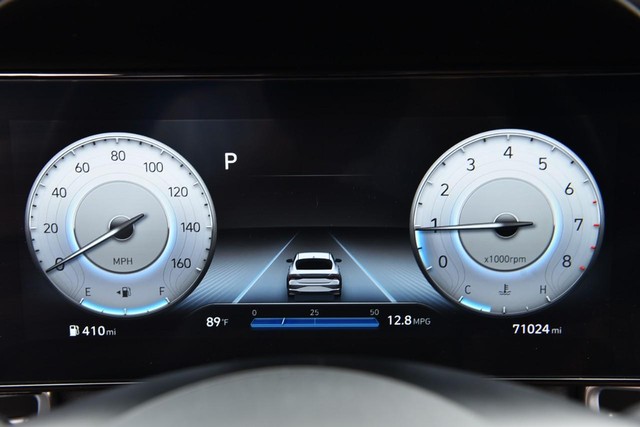 Hyundai Elantra Vehicle Image 11