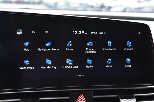 Hyundai Elantra Vehicle Image 13