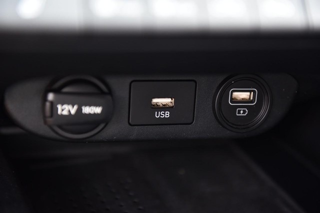 Hyundai Elantra Vehicle Image 15