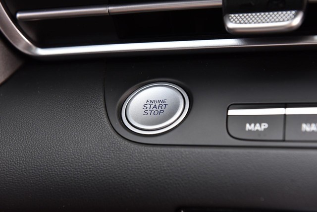 Hyundai Elantra Vehicle Image 17