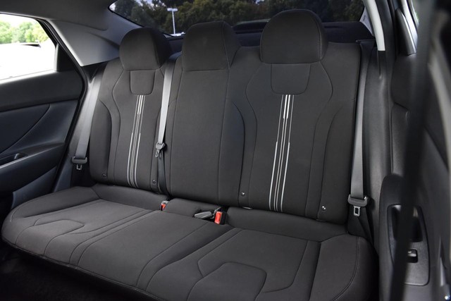 Hyundai Elantra Vehicle Image 21