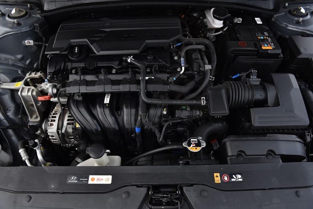 Hyundai Elantra Vehicle Image 23