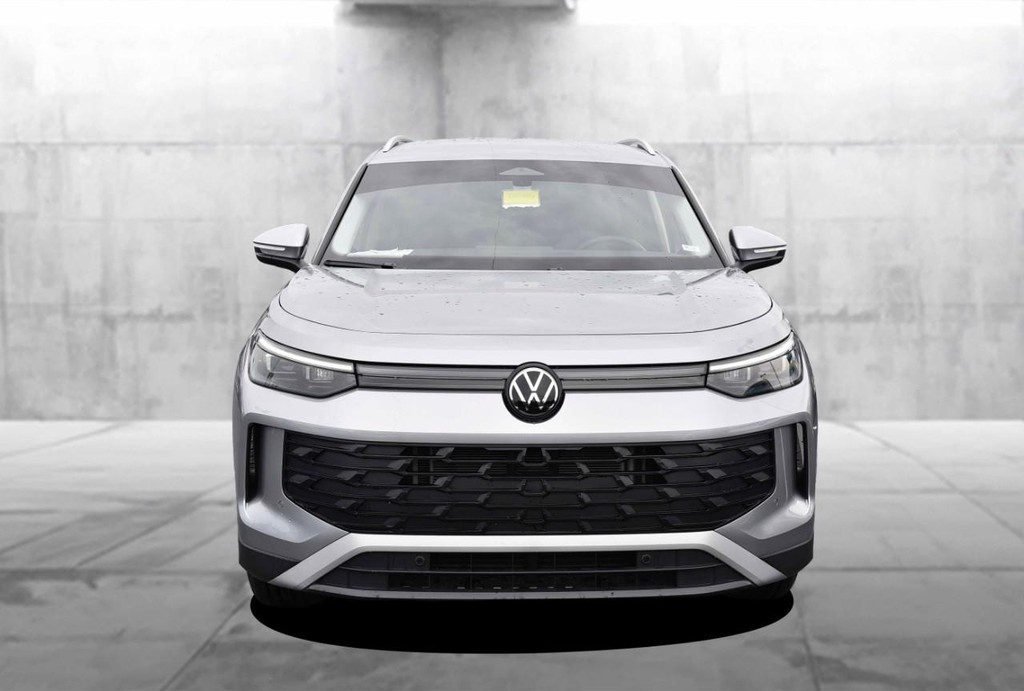 Volkswagen Tiguan Vehicle Full-screen Gallery Image 4