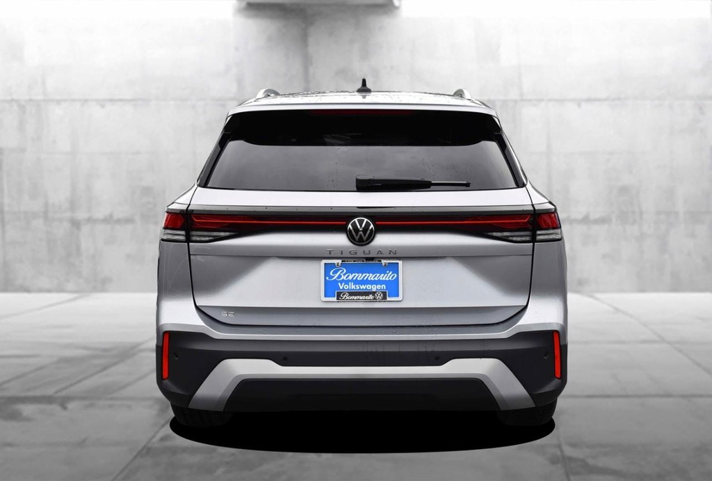 Volkswagen Tiguan Vehicle Full-screen Gallery Image 6