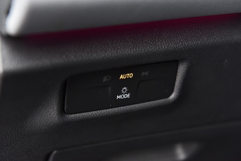Volkswagen Tiguan Vehicle Full-screen Gallery Image 11