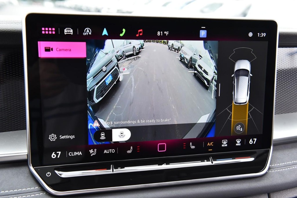 Volkswagen Tiguan Vehicle Full-screen Gallery Image 14