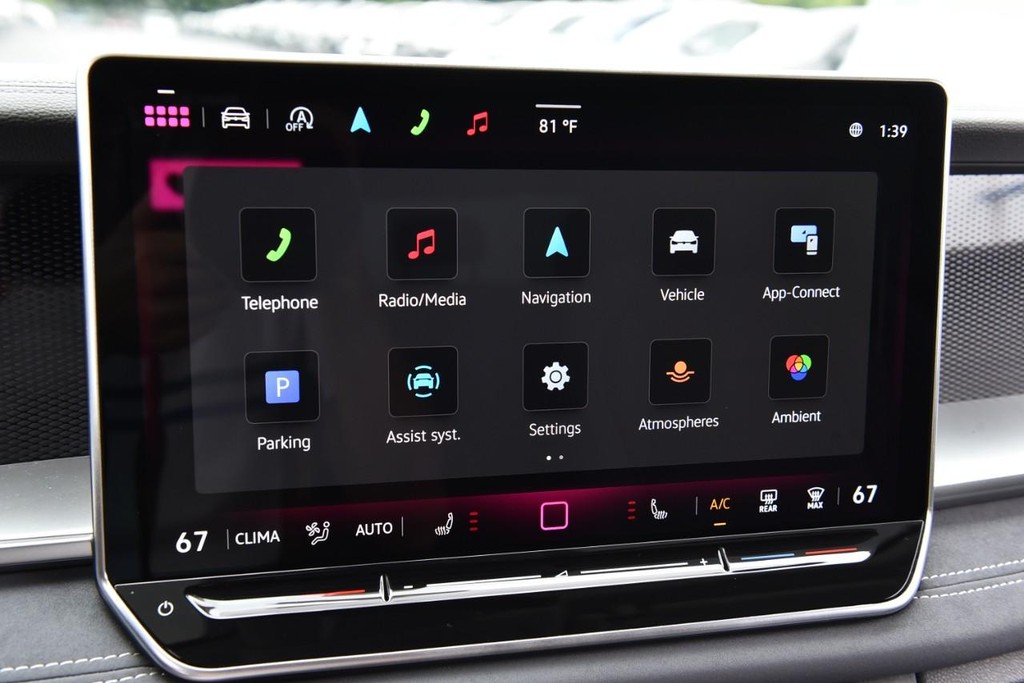 Volkswagen Tiguan Vehicle Full-screen Gallery Image 15