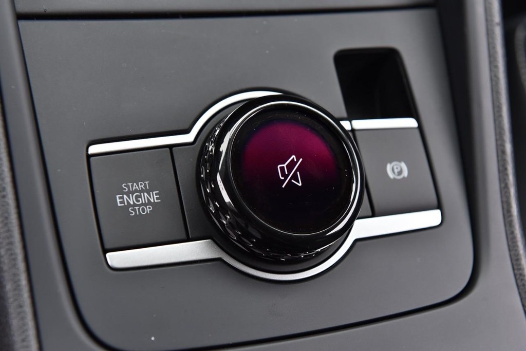 Volkswagen Tiguan Vehicle Full-screen Gallery Image 17
