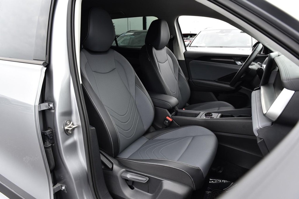 Volkswagen Tiguan Vehicle Full-screen Gallery Image 20
