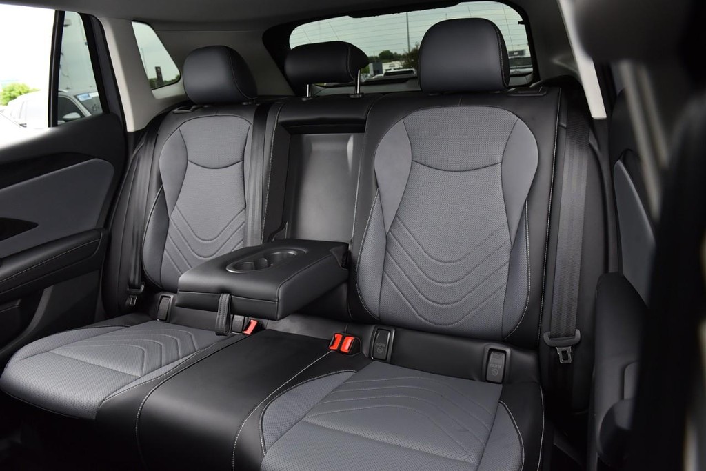 Volkswagen Tiguan Vehicle Full-screen Gallery Image 21