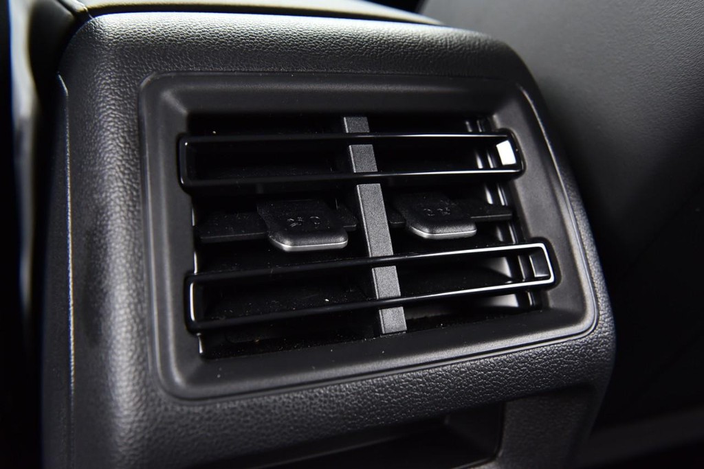 Volkswagen Tiguan Vehicle Full-screen Gallery Image 22