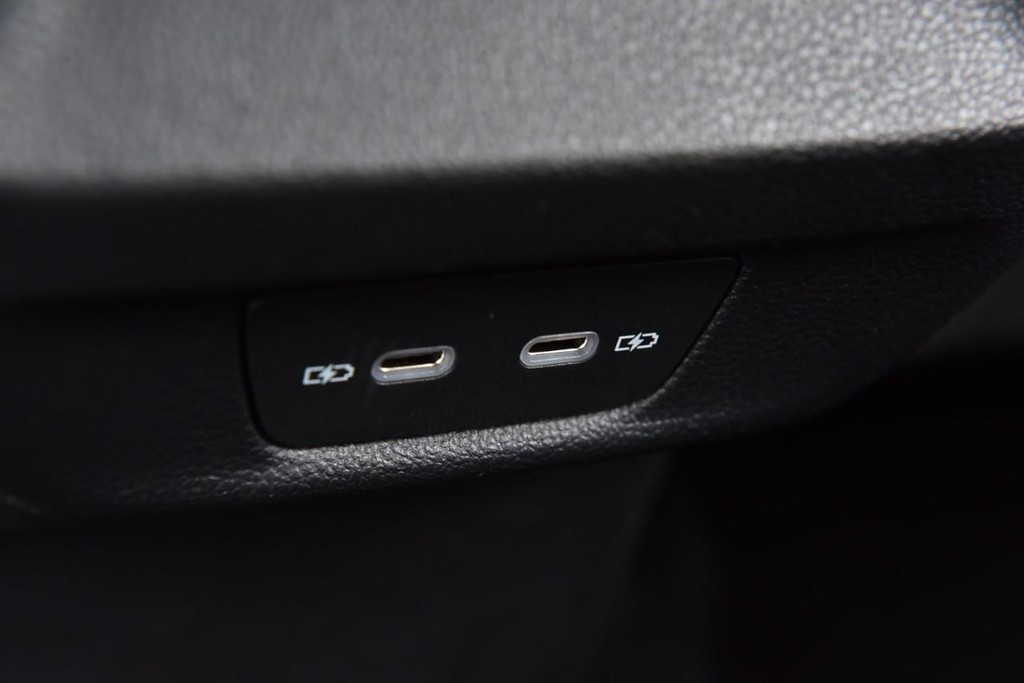 Volkswagen Tiguan Vehicle Full-screen Gallery Image 23
