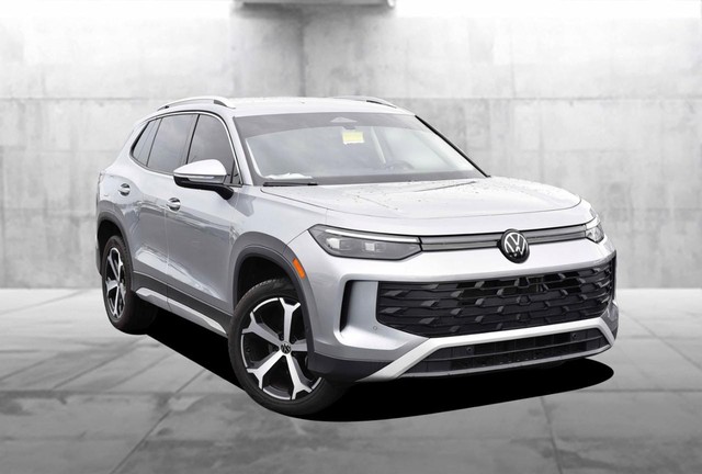 Volkswagen Tiguan Vehicle Image 02