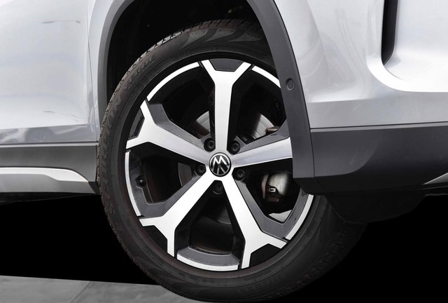Volkswagen Tiguan Vehicle Image 03