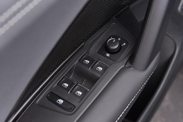 Volkswagen Tiguan Vehicle Image 08