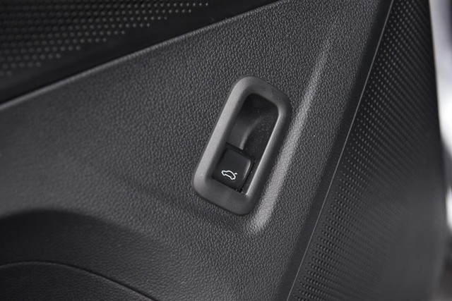 Volkswagen Tiguan Vehicle Image 09