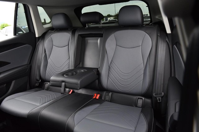 Volkswagen Tiguan Vehicle Image 21