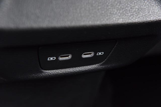 Volkswagen Tiguan Vehicle Image 23