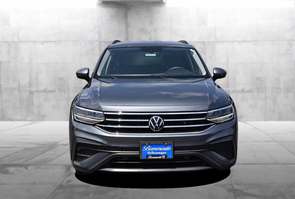 Volkswagen Tiguan Vehicle Full-screen Gallery Image 4