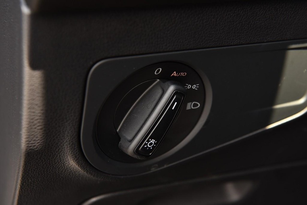 Volkswagen Tiguan Vehicle Full-screen Gallery Image 9