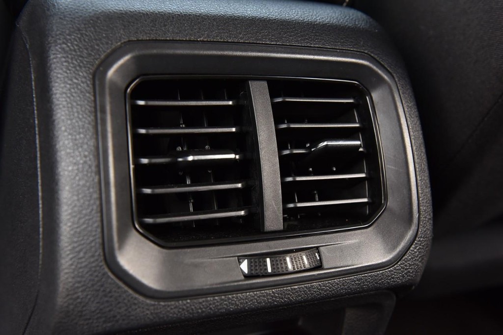 Volkswagen Tiguan Vehicle Full-screen Gallery Image 20