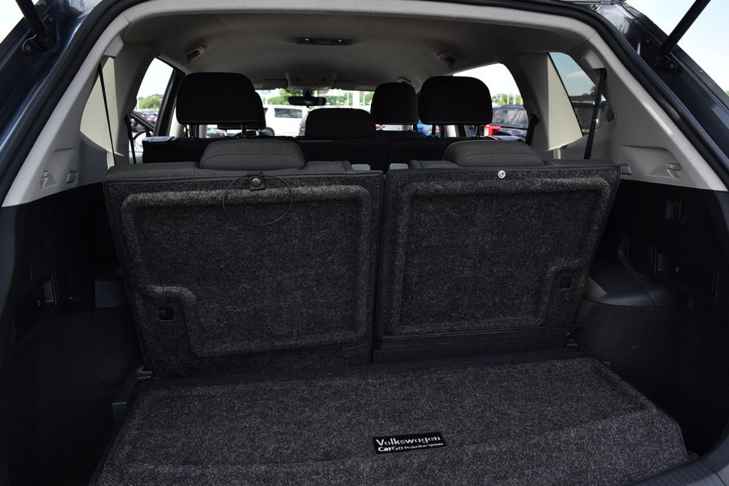 Volkswagen Tiguan Vehicle Full-screen Gallery Image 22