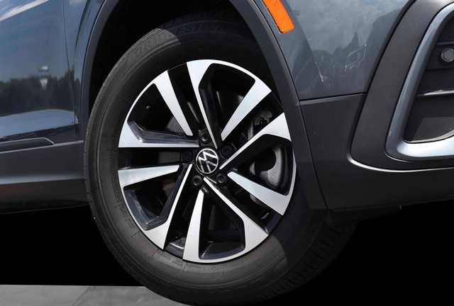 Volkswagen Tiguan Vehicle Image 03