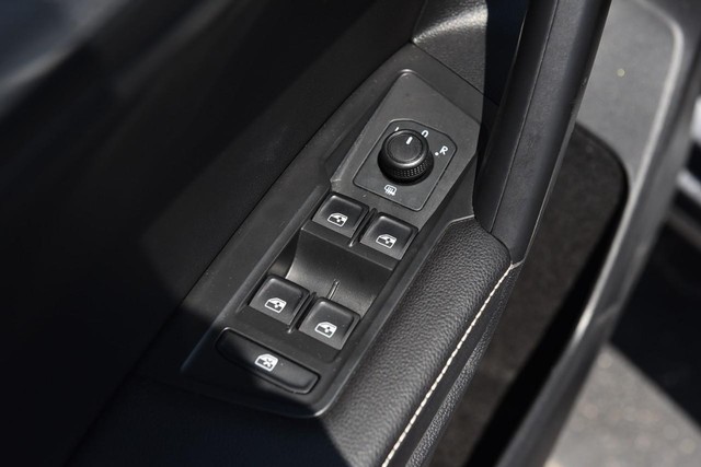 Volkswagen Tiguan Vehicle Image 08