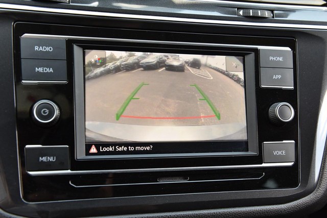 Volkswagen Tiguan Vehicle Image 11