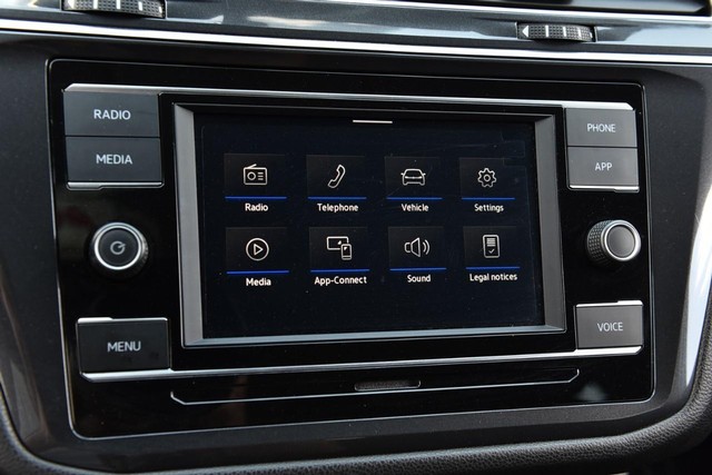 Volkswagen Tiguan Vehicle Image 12