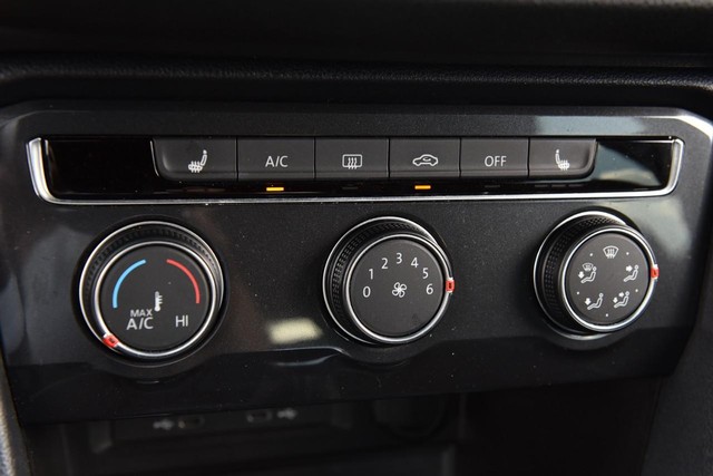 Volkswagen Tiguan Vehicle Image 13