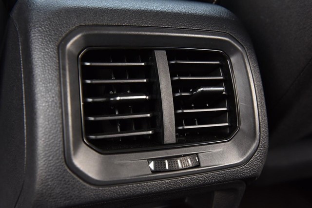 Volkswagen Tiguan Vehicle Image 20