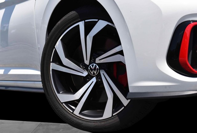 Volkswagen Jetta GLI Vehicle Image 03