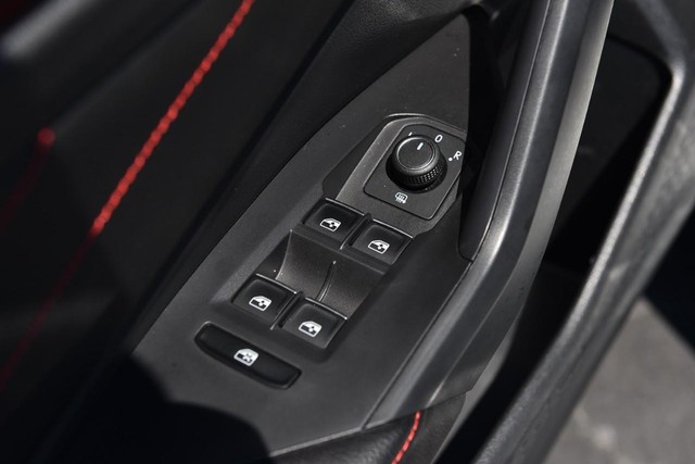 Volkswagen Jetta GLI Vehicle Image 08