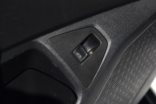 Volkswagen Jetta GLI Vehicle Image 09