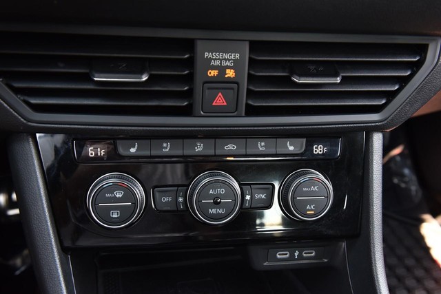 Volkswagen Jetta GLI Vehicle Image 15