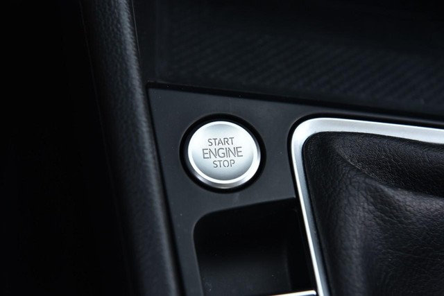 Volkswagen Jetta GLI Vehicle Image 17