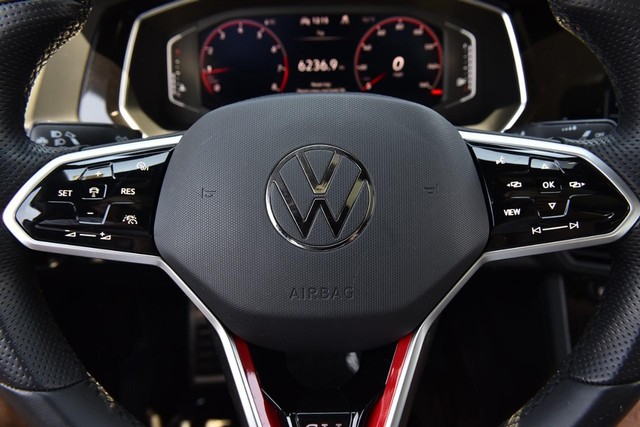 Volkswagen Jetta GLI Vehicle Image 19