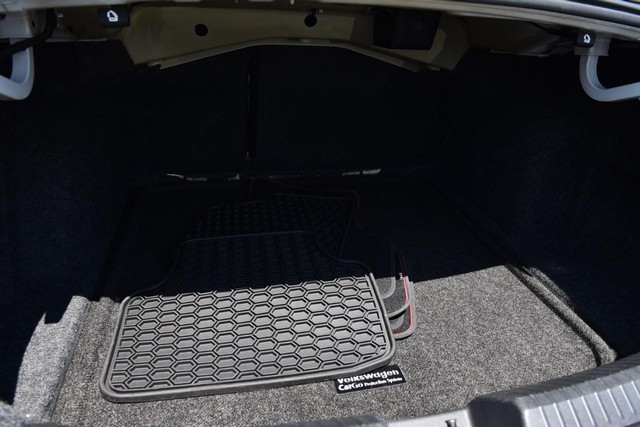 Volkswagen Jetta GLI Vehicle Image 24